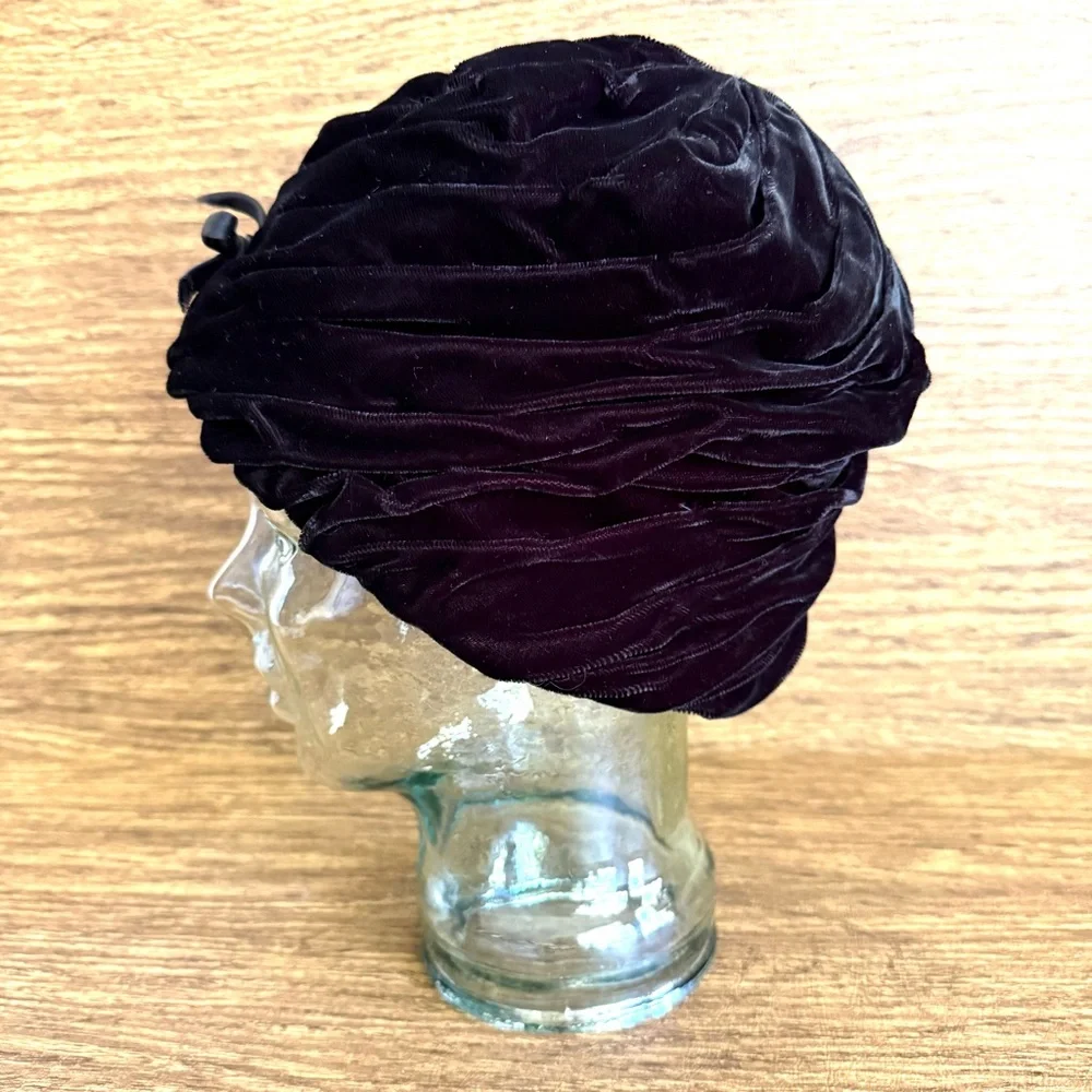 Vintage 50s Black Velvet Turban Draped Fitted Hat Film Noir Glam Art Deco OS‎